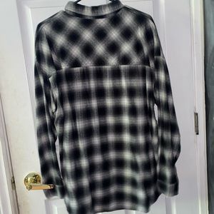 Garage black and white flannel size M/L